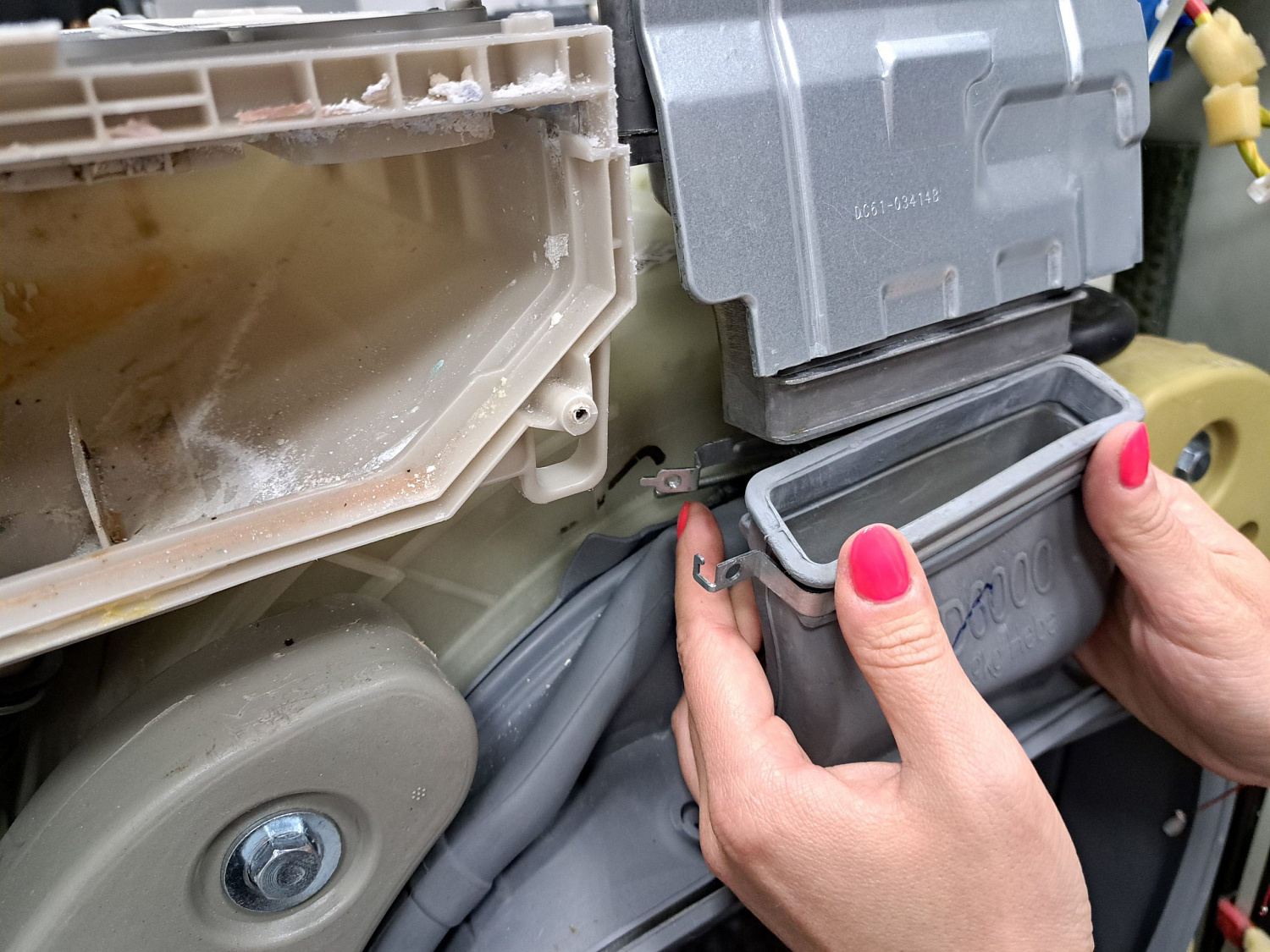 Как заменить манжету люка стиральной машины Beko
